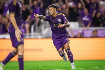 Facundo Torres jugando para Orlando City.